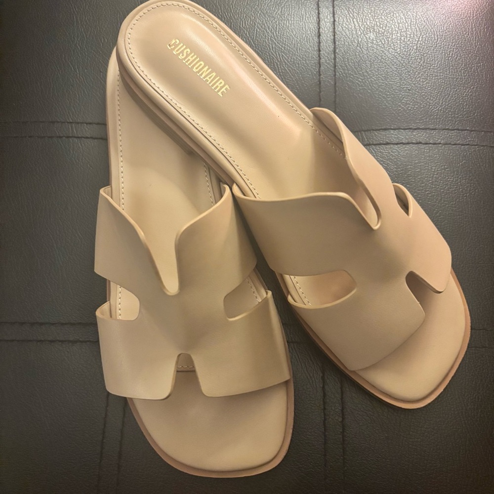 Cushionaire Women's Tan Sandals